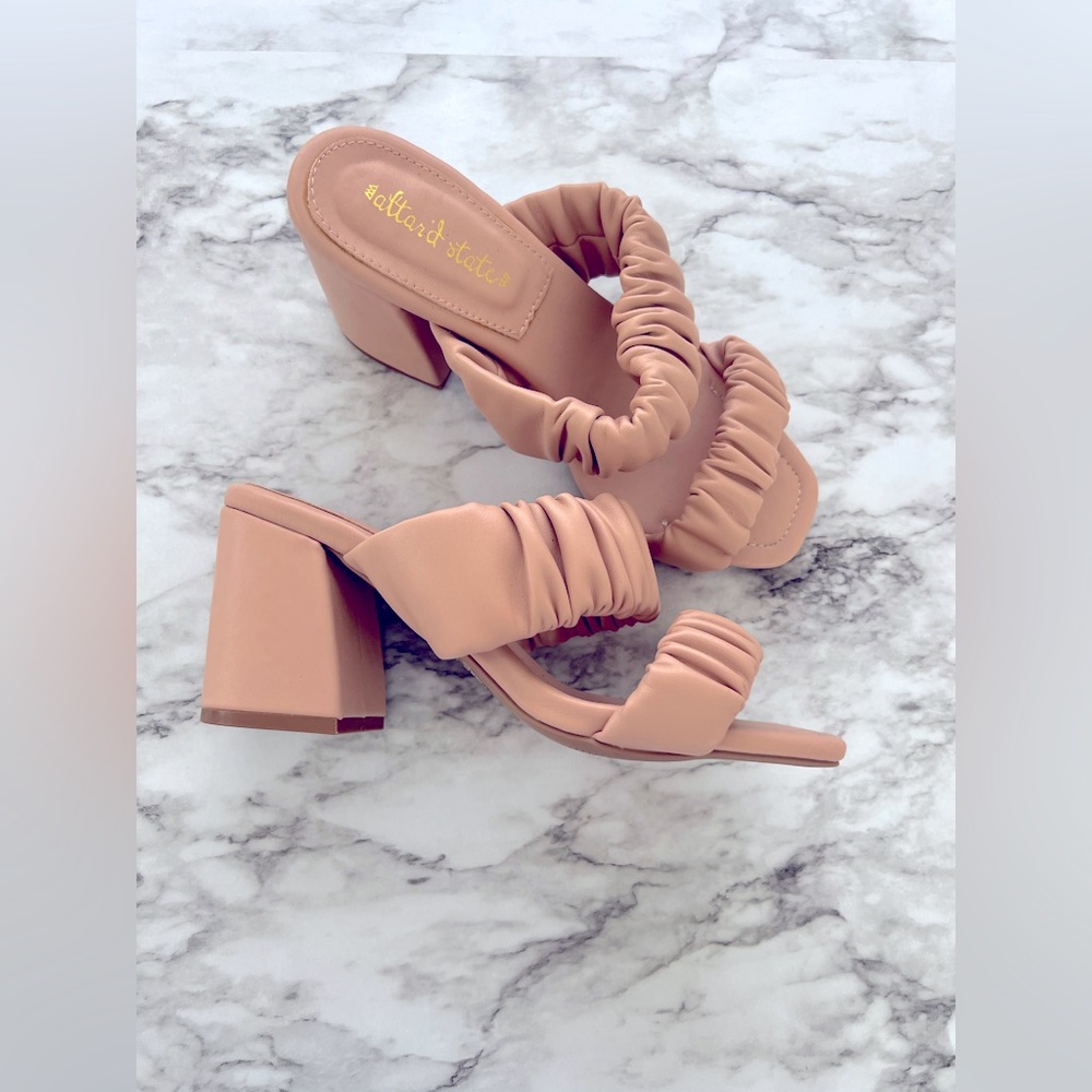 Altar'd State Heels Nude Pink Beige NWOT - Picture 2 of 3